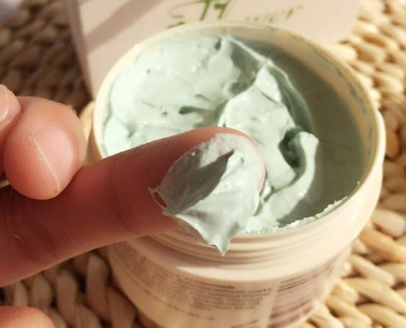 护肤品 国内不起眼的“垃圾”国货火了，名字取的特普通，却个个胜过兰蔻