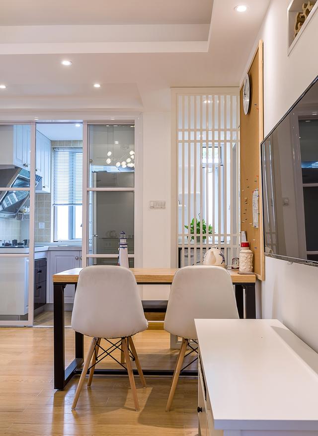 去掉公摊95平新房装修，砸掉阳台改步入式，空间又大又明亮