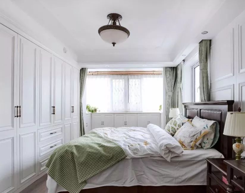 卧室带个小阳台是一种什么样的体验？看看＂别人家的＂就知道了！