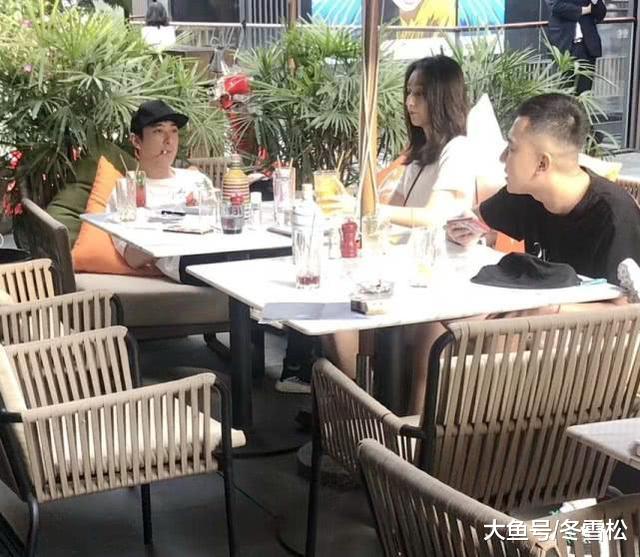 网友偶遇王思聪带美女游玩，夜店蹦迪为全场买单壕气冲天