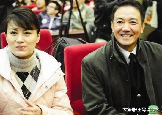 李幼斌为补偿糟糠之妻送豪车豪房，过去13年，前妻成这模样了