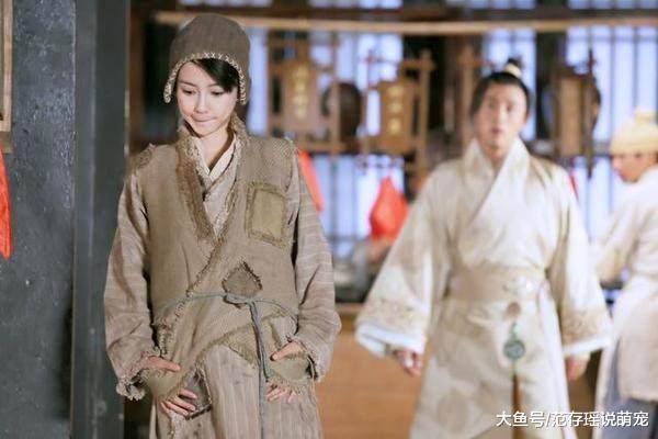 刘亦菲扮乞丐眼神好无辜，江一燕的乞丐造型估计没人能超越了