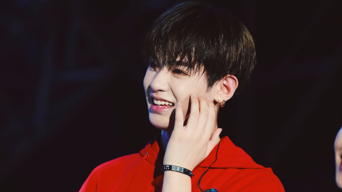 黄明昊历经坎坷终出道，综艺感受大众认可，或将往这方面发展