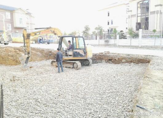 蛮横邻居不让打桩，憋屈砸12万做满堂红建三层，让邻居无比汗颜