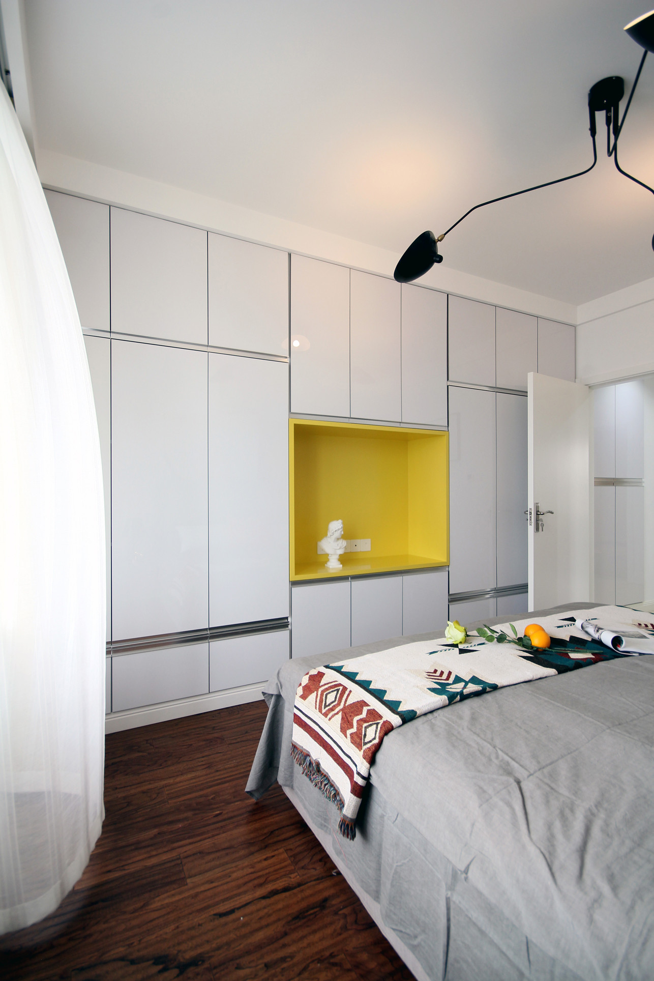 新房现代简约风装修，家具已买好，就等入住了，柠檬黄的点缀漂亮