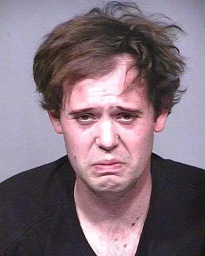 金毛被主人狂砍上百刀，咽气前还在微笑：我会一直陪着你...