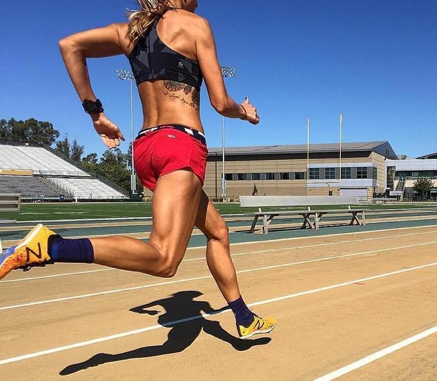 国人排队买亚瑟士，外国游客却在排队买“国产跑鞋”，网友：不可思议