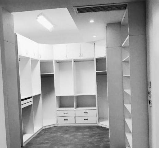 晒晒李雨桐现实的豪宅，连楼梯都用大理石设计，房子跟样板房一样