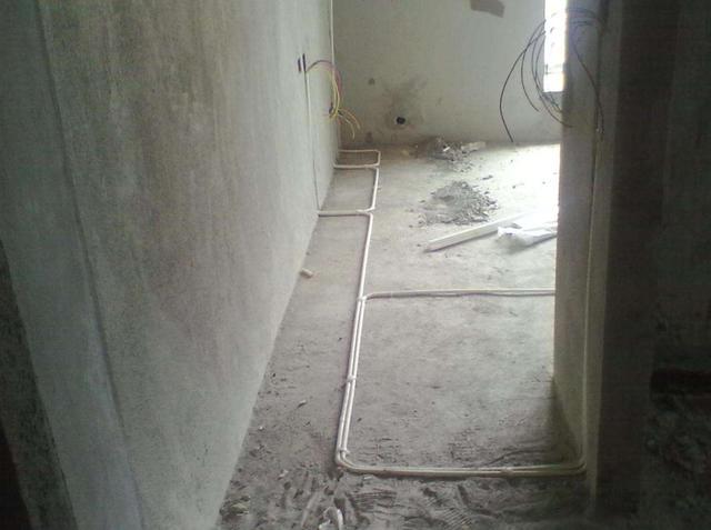 开发商做的水管电线要不要保留？听完老工头的分析，我终于明白了