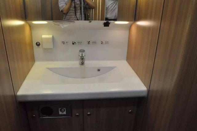 插座怎么安排最合理？有6处地方不能少，家中才会更舒适方便