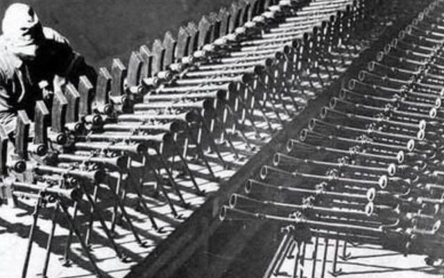 一个步兵连装备9挺轻机枪，抗战时期，什么部队有这个武器水平？