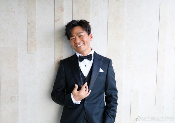 离婚拿走王宝强财产! 马蓉首现身露灿笑, 网友: 这是要出道吗