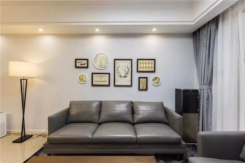 一波简约的灰色漆刷墙面客厅，设计简单又亲民！