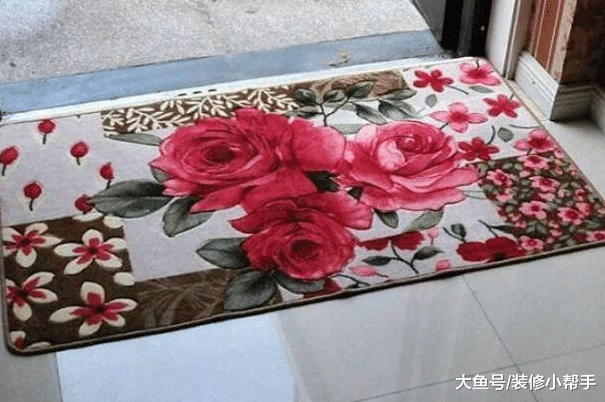 入地垫摆放有技巧，大部分人都是随便乱摆，快来看看正确的摆法