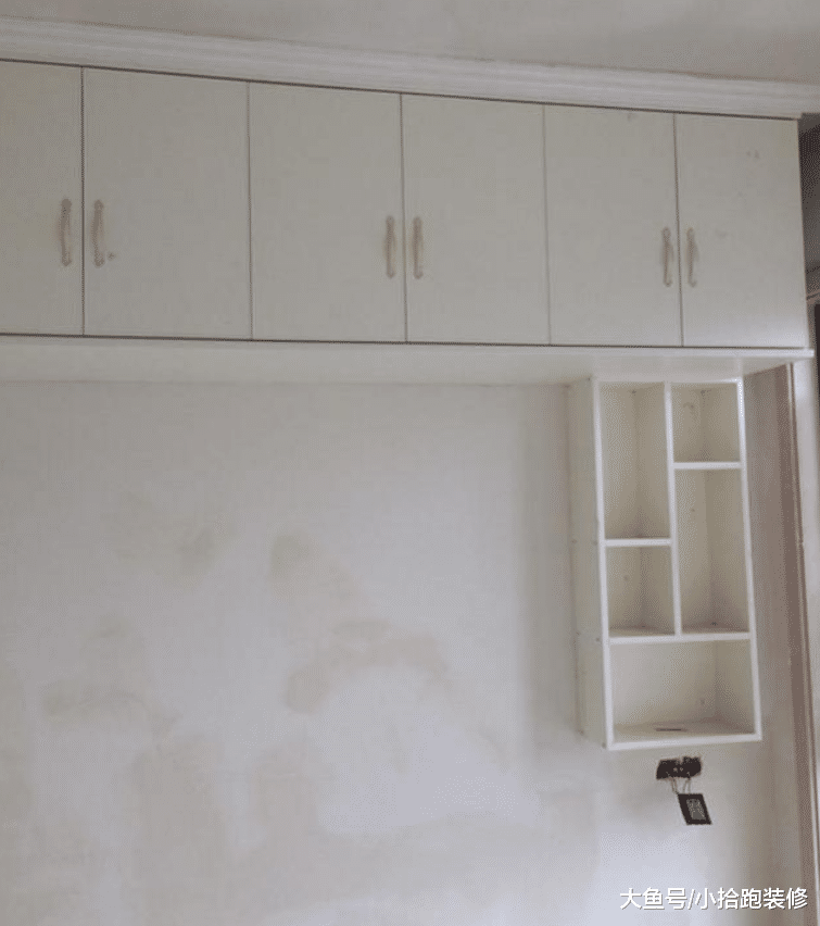 要求木工师傅多打一点柜子，可完工后，业主却说不想住了