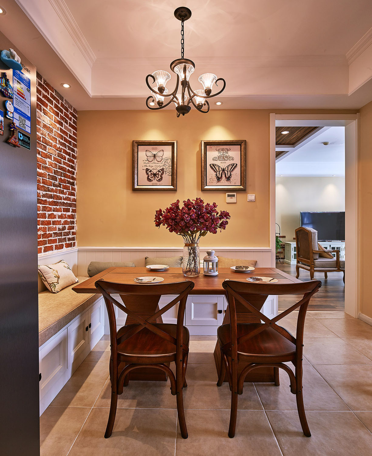 133平三居室美式乡村风装修，红砖的运用恰到好处！