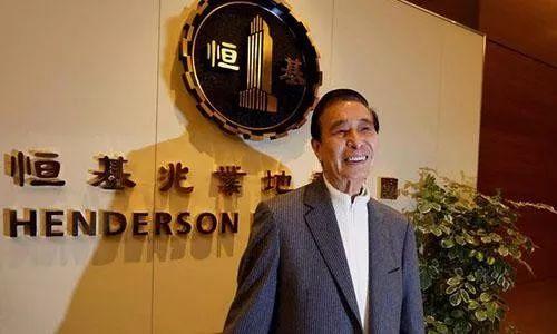 香港四大家族三家已表态，李嘉诚却还在捞最后一个铜板？