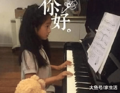 马伊琍北京的豪宅：小区门口特别高档，客厅还给女儿买了钢琴