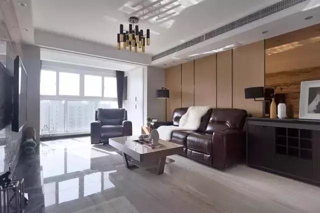 大气时尚的现代风装修，咖色大理石电视墙好有档次，低调奢华！