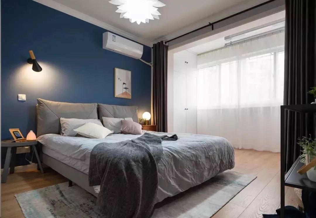 卧室带个小阳台是一种什么样的体验？看看＂别人家的＂就知道了！