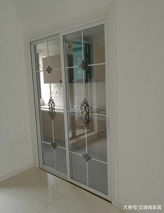 见过这么寒酸的婚房吗? 装修也就比毛坯房好一点, 越看心里越委屈