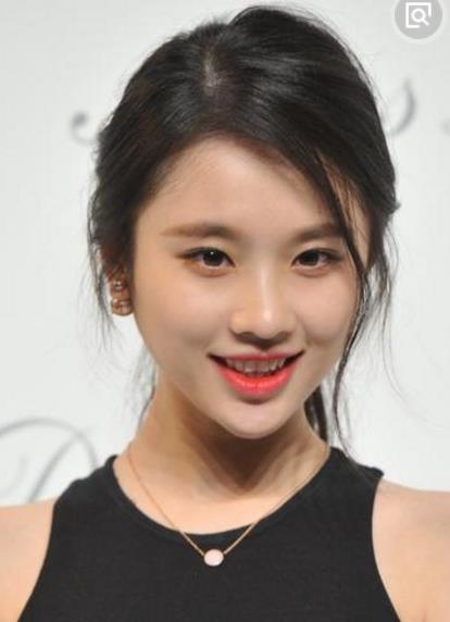 曾是著名的谋女郎，何炅对她赞不绝口，今26岁却沦为三线