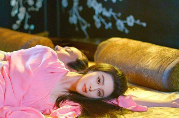 如果整天抛头露脸的话这样的话就会被人们指点议论说不守妇道！