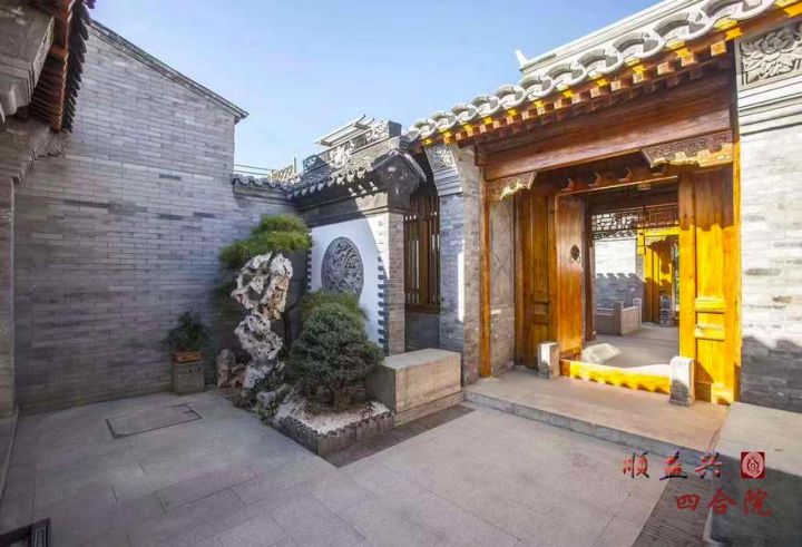 溜进666㎡的四合院后，我迷路了……