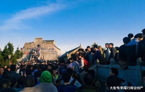 零门槛落户，半价买房，城市的抢人大招正在持续升温…