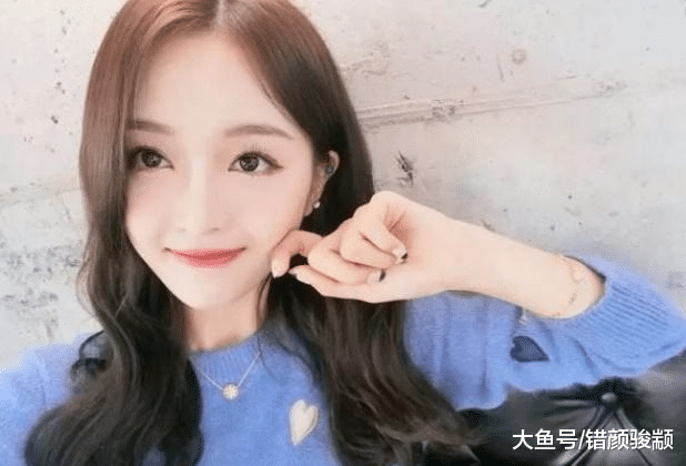 吳宣儀穿超短褲拍照，自己曬出卻給關鍵部位打碼，網友：多此一舉