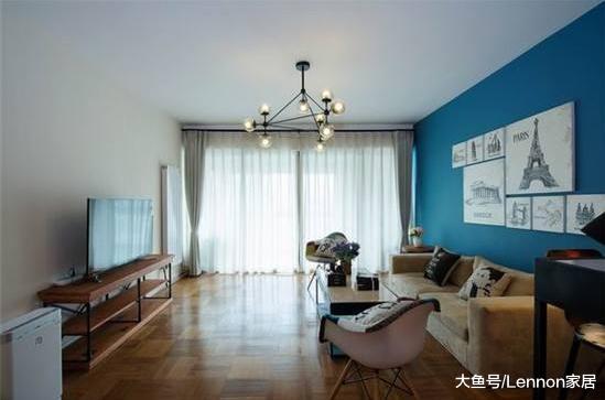 阳台还在装推拉门？太土了，如今都流行这样装了，美观实用又省地