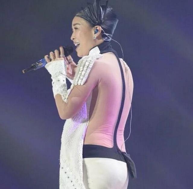 王思聪为什么要怼那英？细数那英做的“那些事”