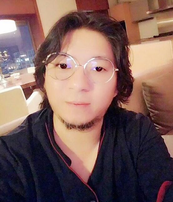 晒晒高晓松住的豪宅，不愧是知识渊博之人，书房布置像图书馆