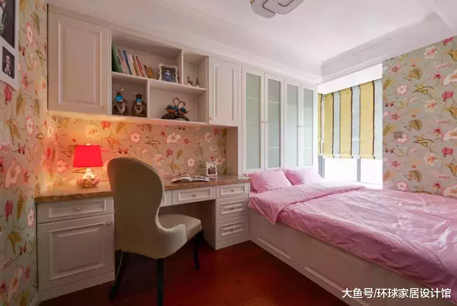 160㎡欧式三居, 头一次见这种金属色吊顶, 真大气!