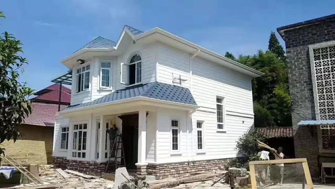 江西九江业主建起二层别墅，邻居们天天跑来看！