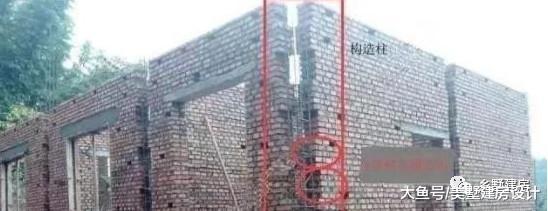 小伙農村自建房，高薪請的包工頭施工時卻出現致命錯誤？怎么辦？