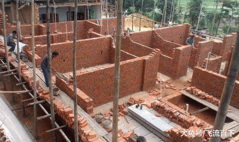 混凝土|农村人用混泥土建楼板房时,为啥总有裂缝?内行人说出实情
