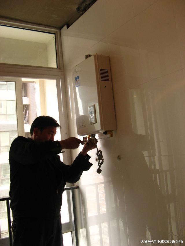 朋友一进我家厨房就骂我蠢，燃气热水器和燃气表这样装，准会出事的！