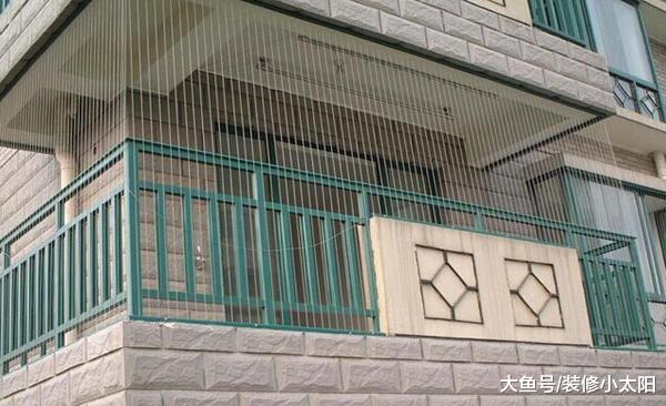 阳台不要装传统防盗网了，有钱人流行用这种代替，真的太聪明了