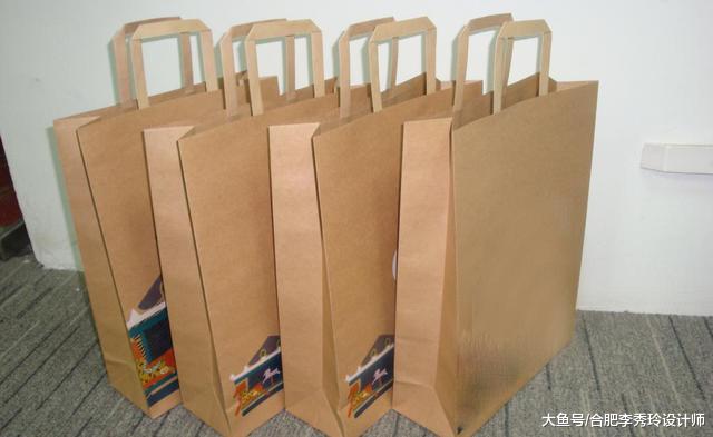 这种纸袋子用来装垃圾太奢侈了，卷好放在柜子里，能收纳不少东西
