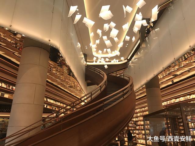 全年新增实体书店1100家，荣获中国书店之都，方所将在此开店