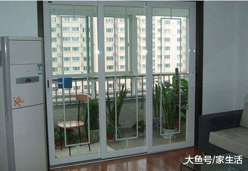 装修阳台不要设计推拉门了，越来越多人都这样装，实用又美观