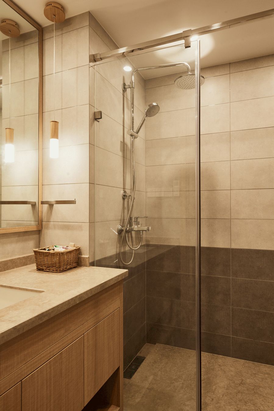 130㎡原木简约，客厅没沙发，满屋是书架，教授家就是不一样！