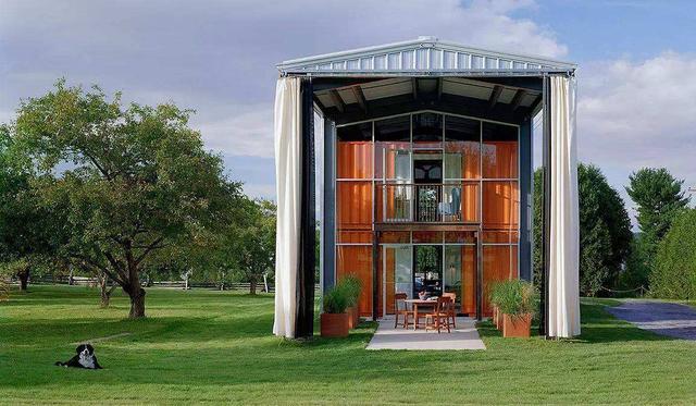 盖房子别用钢筋水泥了，如今流行这种材料，时尚结实还便宜