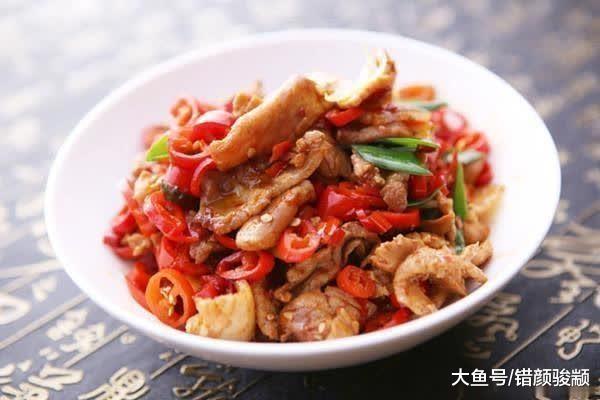 炒豬肉時，先放醬油還是先放鹽？我一直弄錯，難怪肉很柴