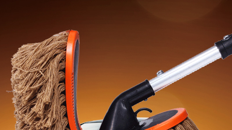 掀开车盖，发动机上全是灰？洗车师傅教你一笨招，干净如新车