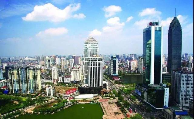 江城新房供应充足, 小区“天价”车位月租2000元
