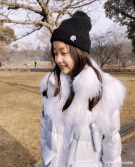 赵薇“女儿”颜值像开挂了一路飙升，从小就有一双电眼