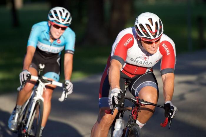 初学者体育摄影技巧, 以提高您的照片质量并帮助您在游戏和活动中拍摄更好的动作图片