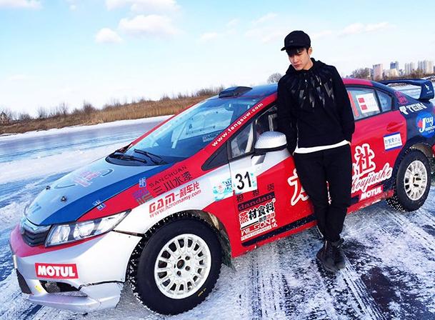 晒晒韩东君住的豪宅，餐桌上食物超丰富，除了明星身份还是赛车手